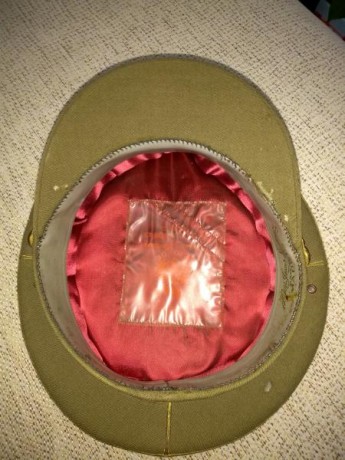 Vendo gorra de plato de General de Brigada del E.T. Ligeras picaduras,buen estado por lo demás. 75€ mas 11