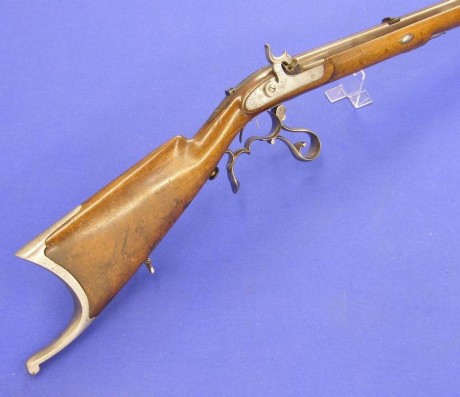 Voy a colocar unas fotos de un arma larga alemana de llave de mecha del siglo XVI. 110