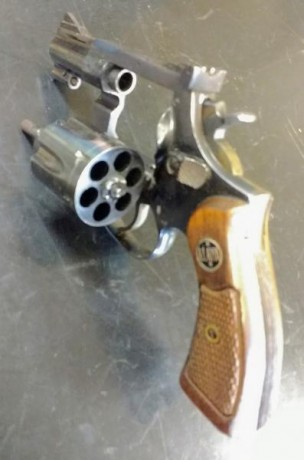 Se vende revólver Llama modelo 27, dos pulgadas, calibre 32 SW.
Guiado en A.
Está en La Coruña.
Retirado 02