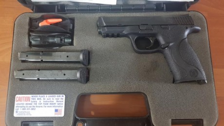 Se vende arma prácticamente sin uso, en su maletín original. Precio 400 euros, con funda ipsc. 00