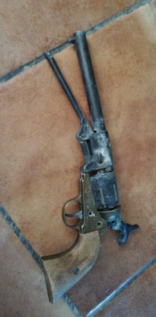 Hola..me han mandado fotos de este revolver..y queria un poco de información.
A ver si algún experto me 00