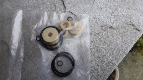 Se vende esta estupenda pistola de co2 que va de cine por dejar el aire,tiene un monton de repuestos y 00