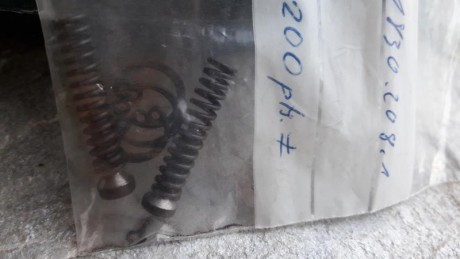Se vende esta estupenda pistola de co2 que va de cine por dejar el aire,tiene un monton de repuestos y 11