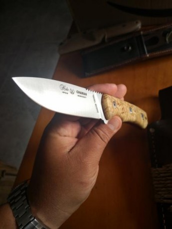 Cuchillo conocido por todos el chaman bushcraft acero 14c28 sanvik mango en abedul rizado y liner rojo 00