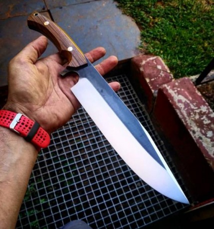 Cuchillo de 22 cm de hoja acero A2 con tratamiento criogenico madera del mango lingnun vitae y separadores 02