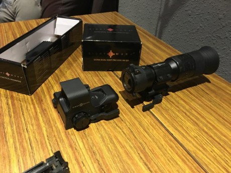 Vendo conjunto SIGHTMARK holografico con puntero láser  + magnificador de 5 aumentos .... con embalaje 01