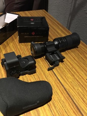 Vendo conjunto SIGHTMARK holografico con puntero láser  + magnificador de 5 aumentos .... con embalaje 00