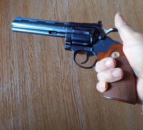 vendo revolver colt DaimondBack cal 22 long rifle.
Estado es inmejoreble una verdadera joyita.
como ya 01