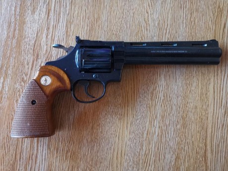 Vendo revolver Colt  DaimodBack  long rifle de 6" 
Su estdo es inmejorableera joyita . como ya sabreis 01