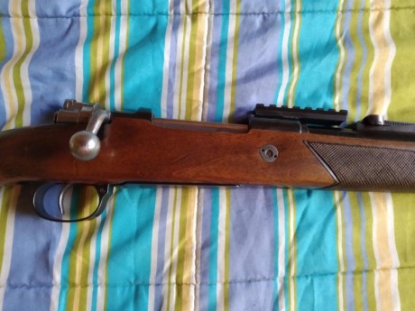 Vendo rifle de cerrojo Máuser calibre 8x57, con base, culata canadiense, en perfectas condiciones. 350€, 01
