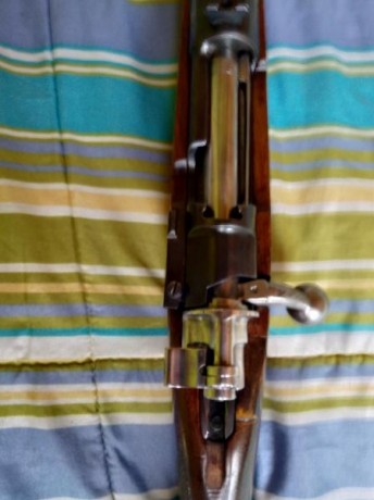 Vendo rifle de cerrojo Máuser calibre 8x57, con base, culata canadiense, en perfectas condiciones. 350€, 00