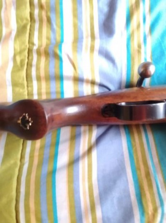 Vendo rifle de cerrojo Máuser calibre 8x57, con base, culata canadiense, en perfectas condiciones. 350€, 11