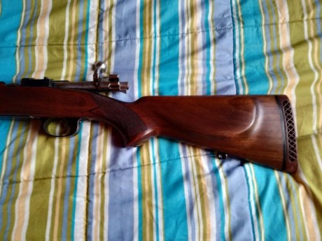 Vendo rifle de cerrojo Máuser calibre 8x57, con base, culata canadiense, en perfectas condiciones. 350€, 10