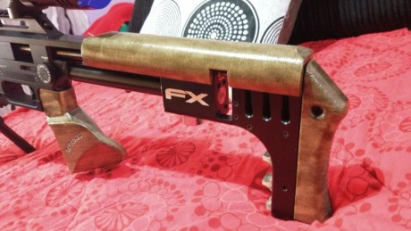 Buenas pues os dejo unas fotos de el grip , la rabera y carrillera de la impact impresos en 3D con filamento 00