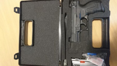 Se vende pistola walther modelo P22 en 22LR, lleva maletin y dos cargadores. 
Se vende  con los portes 01