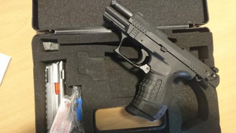 Se vende pistola walther modelo P22 en 22LR, lleva maletin y dos cargadores. 
Se vende  con los portes 00