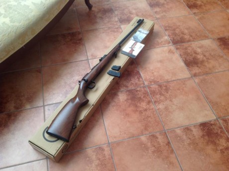 Calibre .22 LR en su caja original con el manual, apenas estrenada.

Incluye cargador de 10 disparos y 01