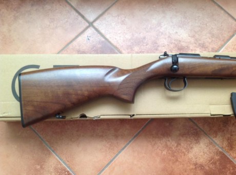 Calibre .22 LR en su caja original con el manual, apenas estrenada.

Incluye cargador de 10 disparos y 12