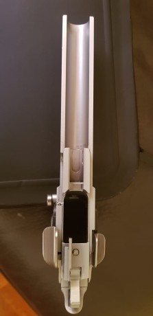 VENDO PISTOLA 9MM STI DVC 2011.   

PRACTICAMENTE NUEVA, NO TIENE NI UNA SOLA MARCA. TIENE MENOS DE 2000 01