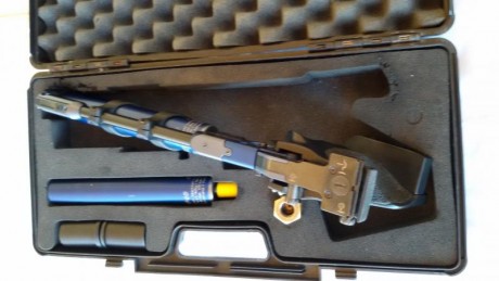 Vendo Hammerli AP40 en muy buenas condiciones,impecable con dos cilindros .... maletín completa con manual 00