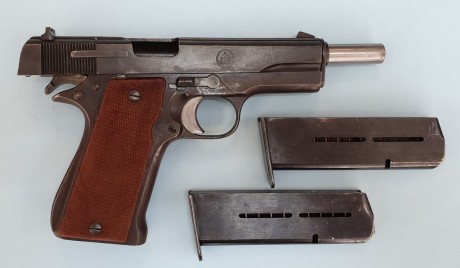 Por necesidades de hueco pongo a la venta esta joya que no uso. Se trata de una pistola Star modelo Super 01
