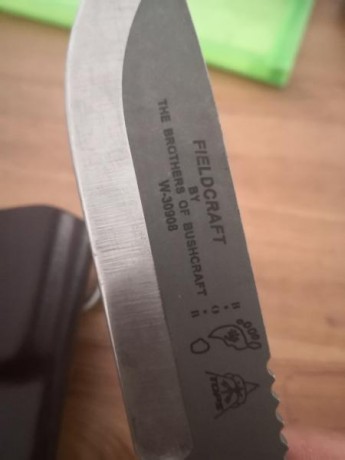 Se vende este conocido cuchillo de la marca tops con in lar de salidas las medidas son 11cm de hoja y 01