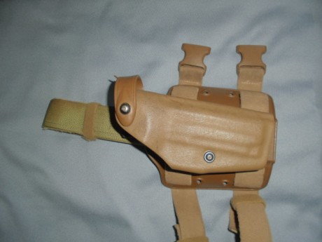 Hola, 
Un compañero me pide que ponga esta funda en venta, es una Safariland de pernera, es para la HK 01