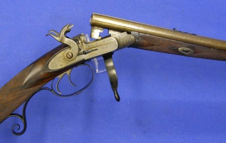 Voy a colocar unas fotos de un arma larga alemana de llave de mecha del siglo XVI. 42