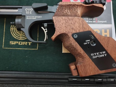 STEYR EVO E, SUPER CUIDADA APENAS HE COMPETIDO CON ELLA.

Dos botellas, Talla M.  Comprada en Junio 2016

1.500 01