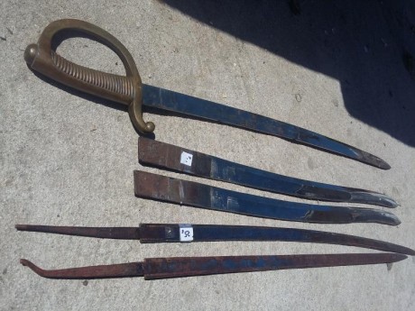 vendo hojas sable para montar. mod 1881 hay 2 con 2 cuños diferentes. una del ayuntamiento de madrid y 00