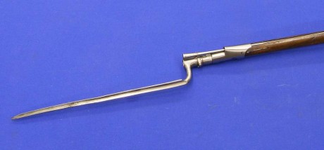 Voy a colocar unas fotos de un arma larga alemana de llave de mecha del siglo XVI. 82