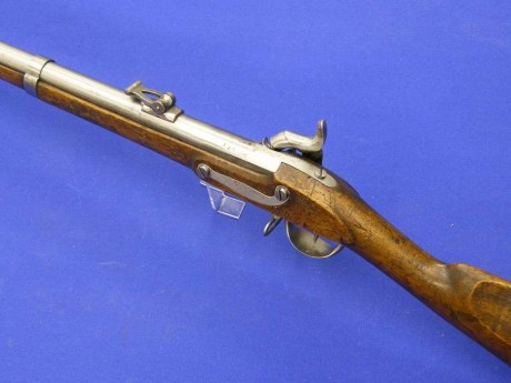 Voy a colocar unas fotos de un arma larga alemana de llave de mecha del siglo XVI. 92