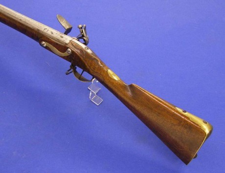 Voy a colocar unas fotos de un arma larga alemana de llave de mecha del siglo XVI. 112