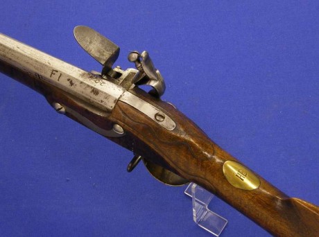 Voy a colocar unas fotos de un arma larga alemana de llave de mecha del siglo XVI. 120