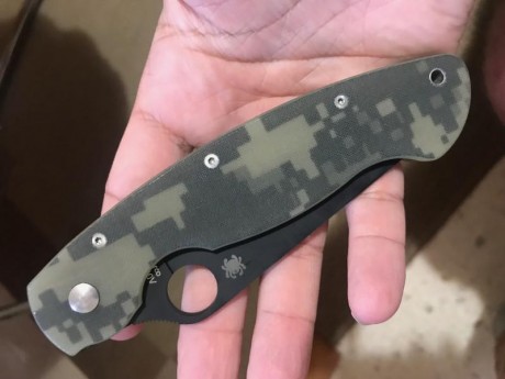 Vendo Spyderco Military (NO COPIA) comprada en knifecenter. Acero S-30V pavonado y cachas de g-10 color 22