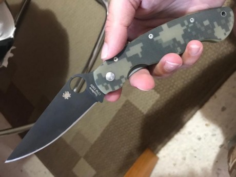 Vendo Spyderco Military (NO COPIA) comprada en knifecenter. Acero S-30V pavonado y cachas de g-10 color 31