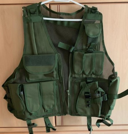 Me encargan que venda por aquí una replica de airsoft del Stey AUG (de Jing Gong), el cual adjunto en 01