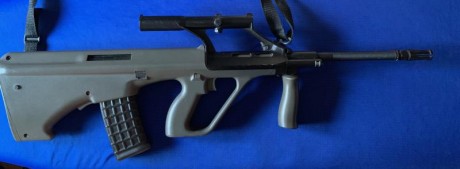 Me encargan que venda por aquí una replica de airsoft del Stey AUG (de Jing Gong), el cual adjunto en 00