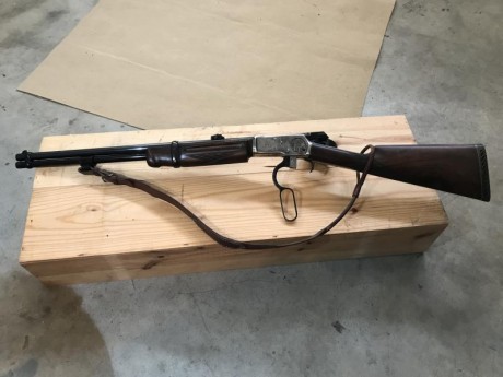 Vendo rifle customizado en Eibar con cañón para munición 44 magnum. Con grabados en los dos laterales 02
