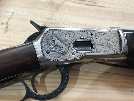 Vendo rifle customizado en Eibar con cañón para munición 44 magnum. Con grabados en los dos laterales 00