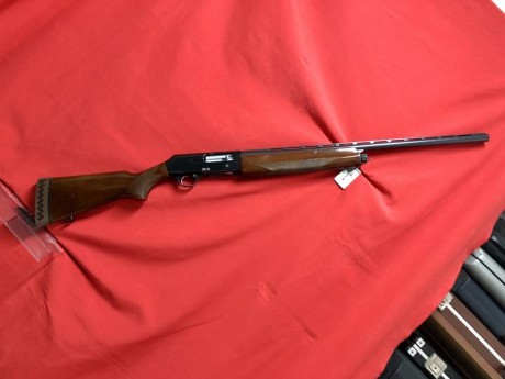 Vendo escopeta repetidora Browning B80 SL. 
Calibre 12. 
Dos estrellas. 
Ideal para caza.
Monta el famoso 02