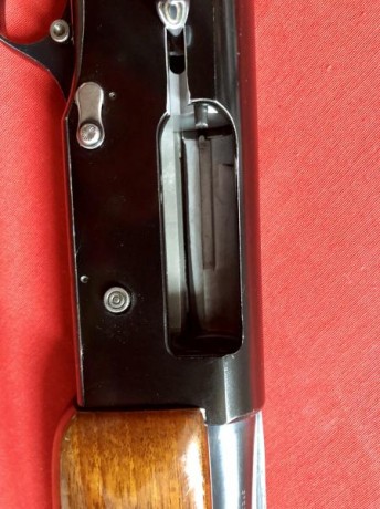 Vendo escopeta repetidora Browning B80 SL. 
Calibre 12. 
Dos estrellas. 
Ideal para caza.
Monta el famoso 00