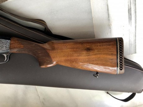 Vendo escopeta repetidora Franchi modelo 520.
Cañon 3 estrellas.
 Calibre 12.
 Ideal para caza.
 Grabados 02