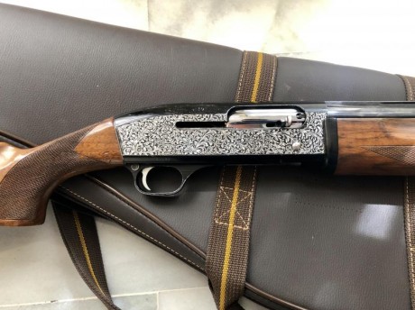 Vendo escopeta repetidora Franchi modelo 520.
Cañon 3 estrellas.
 Calibre 12.
 Ideal para caza.
 Grabados 01