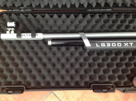 Vendo carabina Walther lg300 con su maletín original, con las herramientas, manuales y blanco de pruebas, 32