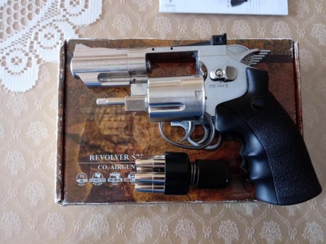 Muy buenas.
Vendo revolver LEGEND S-25 en 4.5mm.
Es un revolver muy bonito en cromo, compacto y muy potente.
El 02