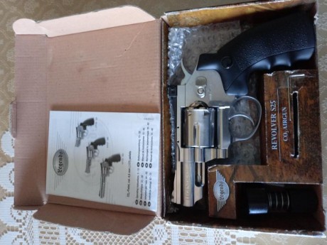 Muy buenas.
Vendo revolver LEGEND S-25 en 4.5mm.
Es un revolver muy bonito en cromo, compacto y muy potente.
El 01