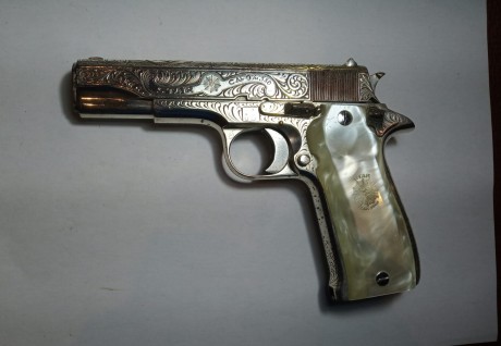 Buenas compañer@s. Vendo esta pistola artistica con grabados de la casa, es del año 1946, su conservacion 02
