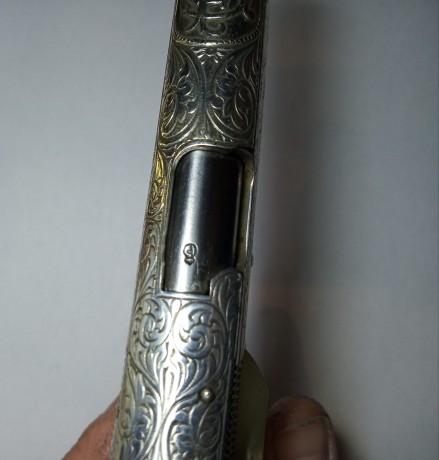Buenas compañer@s. Vendo esta pistola artistica con grabados de la casa, es del año 1946, su conservacion 11