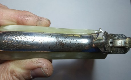 Buenas compañer@s. Vendo esta pistola artistica con grabados de la casa, es del año 1946, su conservacion 21